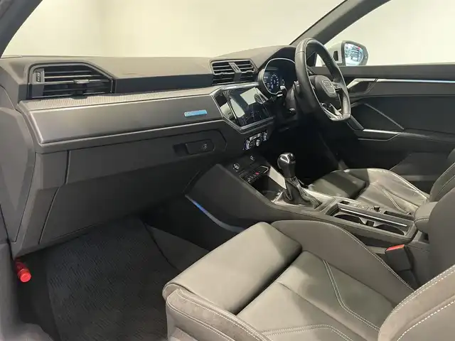 アウディ Ｑ３ 35TFSI Sライン 愛知県 2020(令2)年 4.1万km 白 ベーシックＰＫＧ　/アシスタンスＰＫＧ　/３Ｄサウンドシステム　/バーチャルコクピット　/純正ナビ　/３６０度カメラ　/Ｂｌｕｅｔｏｏｔｈ　/スマートフォンインターフェース　/ＡＣＣ　/ＬＫＡ　/ＬＤＷ　/ＢＳＭ　/ＥＴＣ2.0/パワーバックドア/プッシュスタート/アイドリングストップ/LEDヘッドライト