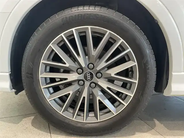 アウディ Ｑ３ 35TFSI Sライン 愛知県 2020(令2)年 4.1万km 白 ベーシックＰＫＧ　/アシスタンスＰＫＧ　/３Ｄサウンドシステム　/バーチャルコクピット　/純正ナビ　/３６０度カメラ　/Ｂｌｕｅｔｏｏｔｈ　/スマートフォンインターフェース　/ＡＣＣ　/ＬＫＡ　/ＬＤＷ　/ＢＳＭ　/ＥＴＣ2.0/パワーバックドア/プッシュスタート/アイドリングストップ/LEDヘッドライト