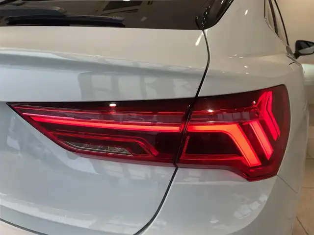 アウディ Ｑ３ 35TFSI Sライン 愛知県 2020(令2)年 4.1万km 白 ベーシックＰＫＧ　/アシスタンスＰＫＧ　/３Ｄサウンドシステム　/バーチャルコクピット　/純正ナビ　/３６０度カメラ　/Ｂｌｕｅｔｏｏｔｈ　/スマートフォンインターフェース　/ＡＣＣ　/ＬＫＡ　/ＬＤＷ　/ＢＳＭ　/ＥＴＣ2.0/パワーバックドア/プッシュスタート/アイドリングストップ/LEDヘッドライト