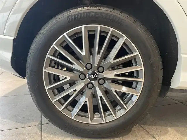 アウディ Ｑ３ 35TFSI Sライン 愛知県 2020(令2)年 4.1万km 白 ベーシックＰＫＧ　/アシスタンスＰＫＧ　/３Ｄサウンドシステム　/バーチャルコクピット　/純正ナビ　/３６０度カメラ　/Ｂｌｕｅｔｏｏｔｈ　/スマートフォンインターフェース　/ＡＣＣ　/ＬＫＡ　/ＬＤＷ　/ＢＳＭ　/ＥＴＣ2.0/パワーバックドア/プッシュスタート/アイドリングストップ/LEDヘッドライト