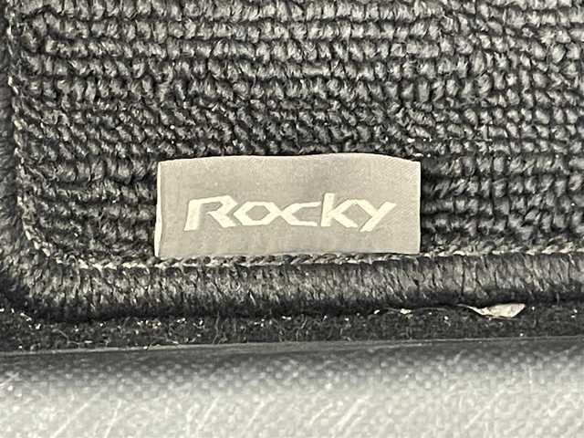 ダイハツ ロッキー G 愛知県 2020(令2)年 5.9万km ブラックマイカメタリック 純１０型ＤＡナビ　フルセグＴＶ　Ｂｌｕｅｔｏｏｔｈ　全方位カメラ　純正エアロ　ＥＴＣ　ナビ連動ドラレコ　追従クルコン　シートヒーター　衝突軽減　ＬＥＤヘッドライト　プッシュスタート　スマートキー　禁煙