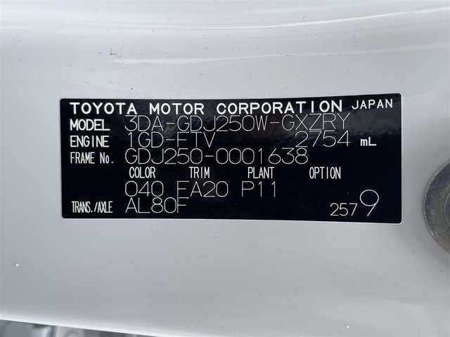 トヨタ ランドクルーザー ２５０ GX 滋賀県 2024(令6)年 0.5万km スーパーホワイトⅡ 純正8型メモリナビ/・フルセグTV/・Bluetooth/・ミラキャスト/・HDMI/全方位カメラ/衝突軽減ブレーキ/車線逸脱警報/レーダークルーズコントロール/ブラインドスポットモニター/ステアリングリモコン/電動格納ミラー/ウインカーミラー/電動パーキングブレーキ/オートブレーキホールド/LEDヘッドライト/フォグランプ/純正フロアマット/スマートキー