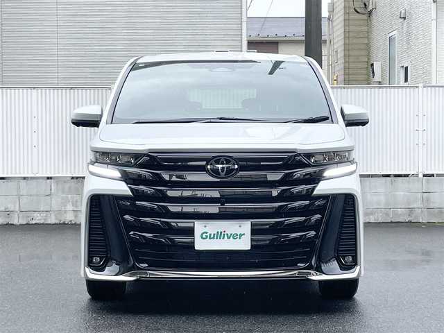 トヨタ ヴェルファイア Z プレミア 栃木県 2025(令7)年 0.1万km未満 プラチナホワイトパールマイカ ・2025年5月登録/・走行距離25Km/・ワンオーナー/・左右独立型ムーンルーフ/・パノラミックビューモニター/・デジタルインナーミラー/・トヨタチームメイト/・ヘットアップディスプレイ/・レーダークルーズコントロール/・純正ナビ・フルセグTV/・置くだけ充電/・サンセットオレンジ本革シート/・シートヒーター＆エアーシート/・パワーバックドア/・ブラインドスポットモニター/・ETC2.0/・両側パワースライドドア/・オートハイビーム/・オートライト/・保証書/・取説/・スペアキー１