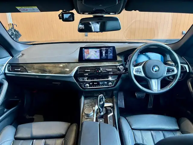 ＢＭＷ ５２３ｄ xDrive Mスピリット 宮城県 2020(令2)年 2.6万km ソフィスト・グレー・ブリリアント・エフェクト ＡＣＣ　/ＬＫＡ　/ＬＣＷ　/ヘッドアップディスプレイ　/ｉＤｒｉｖｅナビ　/フルセグＴＶ　/バックカメラ　/ＡｐｐｌｅＣａｒＰｌａｙ　/黒革シート　/シートヒーター　/パワーシート　/純正１８インチＡＷ　/液晶メーター　/ＥＴＣ２．０　/前後ドライブレコーダー