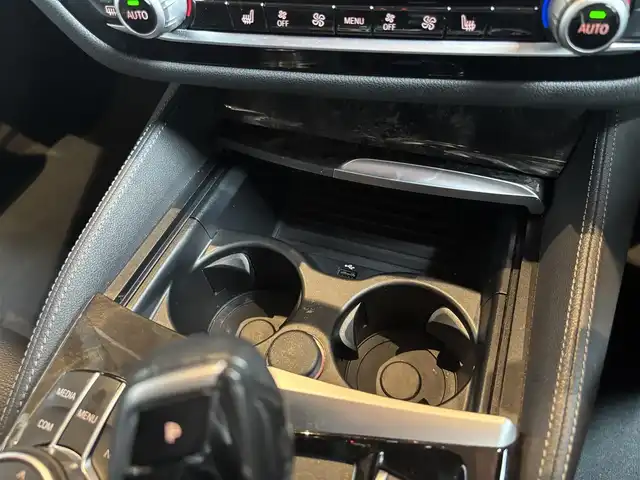 ＢＭＷ ５２３ｄ xDrive Mスピリット 宮城県 2020(令2)年 2.6万km ソフィスト・グレー・ブリリアント・エフェクト ＡＣＣ　/ＬＫＡ　/ＬＣＷ　/ヘッドアップディスプレイ　/ｉＤｒｉｖｅナビ　/フルセグＴＶ　/バックカメラ　/ＡｐｐｌｅＣａｒＰｌａｙ　/黒革シート　/シートヒーター　/パワーシート　/純正１８インチＡＷ　/液晶メーター　/ＥＴＣ２．０　/前後ドライブレコーダー