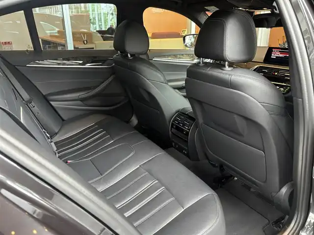 ＢＭＷ ５２３ｄ xDrive Mスピリット 宮城県 2020(令2)年 2.6万km ソフィスト・グレー・ブリリアント・エフェクト ＡＣＣ　/ＬＫＡ　/ＬＣＷ　/ヘッドアップディスプレイ　/ｉＤｒｉｖｅナビ　/フルセグＴＶ　/バックカメラ　/ＡｐｐｌｅＣａｒＰｌａｙ　/黒革シート　/シートヒーター　/パワーシート　/純正１８インチＡＷ　/液晶メーター　/ＥＴＣ２．０　/前後ドライブレコーダー