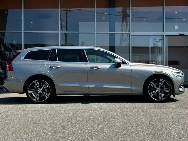 ボルボ Ｖ６０ 富山県 2020(令2)年 4.2万km グレー ワンオーナー/HDDナビ/フルセグテレビ/前後ドラレコ/サンルーフ/パワーバックドア/Bluetooth接続/FM/AMラジオ/CD再生/Apple Car Play/アイドリングストップ/ACC/360°カメラ/サンルーフ/D/N席メモリー機能付きパワーシート/D/N席シートヒーター・ベンチレーター/純正19インチAW/harman/kardon/プッシュスタート/ETC/HUD/WAC