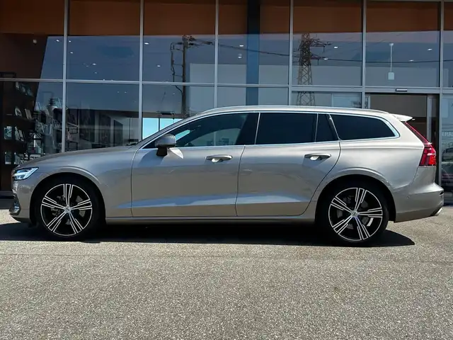 ボルボ Ｖ６０ 富山県 2020(令2)年 4.2万km グレー ワンオーナー/HDDナビ/フルセグテレビ/前後ドラレコ/サンルーフ/パワーバックドア/Bluetooth接続/FM/AMラジオ/CD再生/Apple Car Play/アイドリングストップ/ACC/360°カメラ/サンルーフ/D/N席メモリー機能付きパワーシート/D/N席シートヒーター・ベンチレーター/純正19インチAW/harman/kardon/プッシュスタート/ETC/HUD/WAC