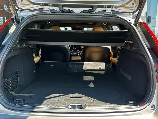 ボルボ Ｖ６０ 富山県 2020(令2)年 4.2万km グレー ワンオーナー/HDDナビ/フルセグテレビ/前後ドラレコ/サンルーフ/パワーバックドア/Bluetooth接続/FM/AMラジオ/CD再生/Apple Car Play/アイドリングストップ/ACC/360°カメラ/サンルーフ/D/N席メモリー機能付きパワーシート/D/N席シートヒーター・ベンチレーター/純正19インチAW/harman/kardon/プッシュスタート/ETC/HUD/WAC