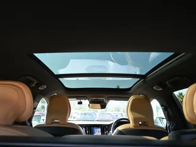 ボルボ Ｖ６０ T5 インスクリプション 千葉県 2020(令2)年 4.2万km ぺブルグレー ワンオーナー/衝突軽減/レーンキーピングエイド/BLIS/クロストラフィックアラート/サンルーフ/レザーシート/前席パワーシート/エアシート/シートヒーター/純正メモリーナビ/地デジTV/【CD再生機能　Bluetooth接続】/【Apple CarPlay　Android Auto対応】/バックカメラ/harman/kardon/ドライブレコーダー/革巻きステアリング/ステアリングスイッチ/ETC（DSRC）/LEDヘッドライト/フォグライト/ウインカーミラー/コーナーセンサー/純正19インチアルミホイル/サイド/カーテンエアバッグ/スマートキー