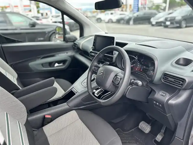 シトロエン シトロエン ベルランゴ ロング シャインブルーHDiXTRパック 滋賀県 2023(令5)年 1.8万km グレー 純正ディスプレイオーディオ/BT/USB/Apple Car Play/Bカメラ/ETC/プッシュスタート/ウィンカーミラー/ACC/LKA/BSM/ルーフレール/XTRパック専用17インチアルミ
