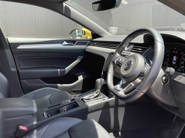 フォルクスワーゲン アルテオン Rライン 4M アドバンス 長野県 2017(平29)年 4.8万km ゴールド サンルーフ　/ＨＵＤ　/黒革　/シートパワー　/シートマッサージャー　/シートヒーター/ＤｉｓｃｏｖｅｒＰｒｏナビ　/３６０°カメラ　/ＴＶ　/ＡＣＣ　/ＢＳＭ　/ＬＥＤヘッドライト　/オートトランク　/コーナーセンサー　/ＥＴC