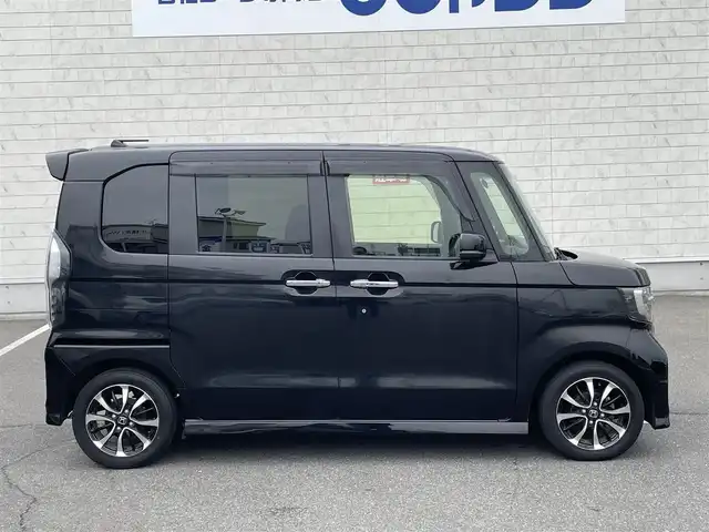 ホンダ Ｎ ＢＯＸ カスタム G L 岡山県 2018(平30)年 11.3万km クリスタルブラックパール (株)IDOMが運営する【じしゃロン岡山店】の自社ローン専用車両になります。こちらは現金またはオートローンご利用時の価格です。自社ローンご希望の方は別途その旨お申付け下さい/スマートキー/プッシュスタート/片側パワースライドドア/ETC/Bluetooth/バックカメラ/純正14インチAW