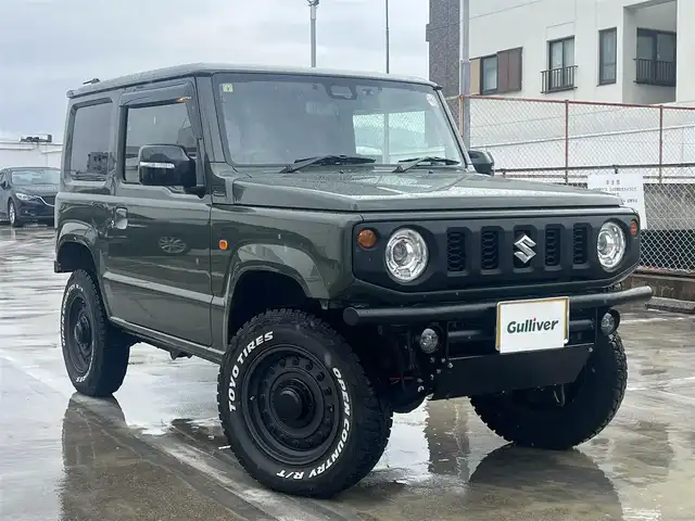 スズキ ジムニー XC 広島県 2023(令5)年 1.7万km ジャングルグリーン 社外フロントスチールバンパー/社外リアスチールバンパー/ショックアブソーバー（ショウワガレージ）/リフトアップ/DEAN「COLORADO」16インチホイール/TOYOタイヤ「OPEN COUNTRY」185/85R16/社外SDナビ「CN-HE02WD」/・フルセグテレビ/・CD＆DVD再生可/・Bluetooth/・バックカメラ/ビルトインETC/前後ドライブレコーダー「ZDR043」/FOCALツイーター/スズキセーフティサポート（予防安全技術）/クルーズコントロール/ゴムマット/スマートキー×2/新車保障書有/取扱説明書有/純正フロントバンパー＆リアバンパー積込