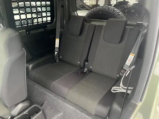 スズキ ジムニー XC 広島県 2023(令5)年 1.7万km ジャングルグリーン 社外フロントスチールバンパー/社外リアスチールバンパー/ショックアブソーバー（ショウワガレージ）/リフトアップ/DEAN「COLORADO」16インチホイール/TOYOタイヤ「OPEN COUNTRY」185/85R16/社外SDナビ「CN-HE02WD」/・フルセグテレビ/・CD＆DVD再生可/・Bluetooth/・バックカメラ/ビルトインETC/前後ドライブレコーダー「ZDR043」/FOCALツイーター/スズキセーフティサポート（予防安全技術）/クルーズコントロール/ゴムマット/スマートキー×2/新車保障書有/取扱説明書有/純正フロントバンパー＆リアバンパー積込