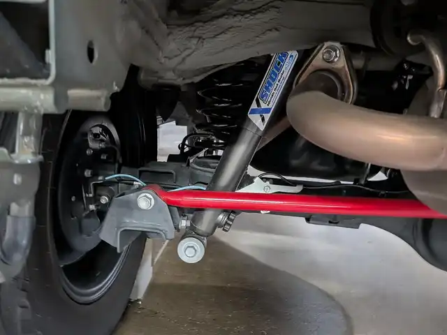 スズキ ジムニー XC 広島県 2023(令5)年 1.7万km ジャングルグリーン 社外フロントスチールバンパー/社外リアスチールバンパー/ショックアブソーバー（ショウワガレージ）/リフトアップ/DEAN「COLORADO」16インチホイール/TOYOタイヤ「OPEN COUNTRY」185/85R16/社外SDナビ「CN-HE02WD」/・フルセグテレビ/・CD＆DVD再生可/・Bluetooth/・バックカメラ/ビルトインETC/前後ドライブレコーダー「ZDR043」/FOCALツイーター/スズキセーフティサポート（予防安全技術）/クルーズコントロール/ゴムマット/スマートキー×2/新車保障書有/取扱説明書有/純正フロントバンパー＆リアバンパー積込