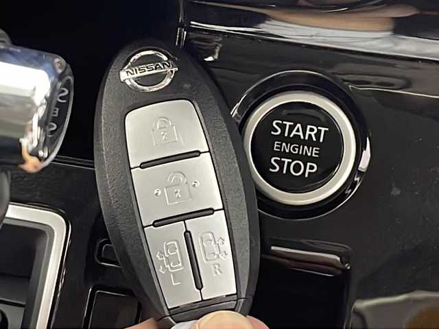 日産 セレナ ハイウェイスター V 群馬県 2020(令2)年 7.7万km ダイヤモンドブラック 純正１０型ナビ　純正１１型後席モニター　全周囲カメラ　プロパイロット　ＢＳＭ　ハンズフリー機能付き両側電動スライドドア　ビルトインＥＴＣ２．０　前後ドラレコ　衝突被害軽減ブレーキ　ＬＥＤ　禁煙