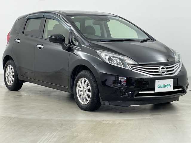 日産 ノート メダリスト X FOUR Vセレ+セーフティⅡ 道央・札幌 2016(平28)年 5.7万km スーパーブラック ・4WD/・純正ナビ&CD&DVD&SD&BT/・全方位/バックカメラ/・衝突被害軽減ブレーキ/・横滑り防止装置/・コーナーセンサー/・レーンキープアシスト/・モニター付きインナーミラー/・純正フロアマット/・ドアバイザー/・プッシュスタート/・LEDヘッドライト/・オートライト/・スマートキー/・取扱説明書