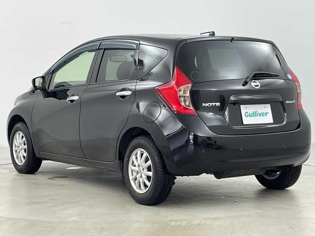 日産 ノート メダリスト X FOUR Vセレ+セーフティⅡ 道央・札幌 2016(平28)年 5.7万km スーパーブラック ・4WD/・純正ナビ&CD&DVD&SD&BT/・全方位/バックカメラ/・衝突被害軽減ブレーキ/・横滑り防止装置/・コーナーセンサー/・レーンキープアシスト/・モニター付きインナーミラー/・純正フロアマット/・ドアバイザー/・プッシュスタート/・LEDヘッドライト/・オートライト/・スマートキー/・取扱説明書