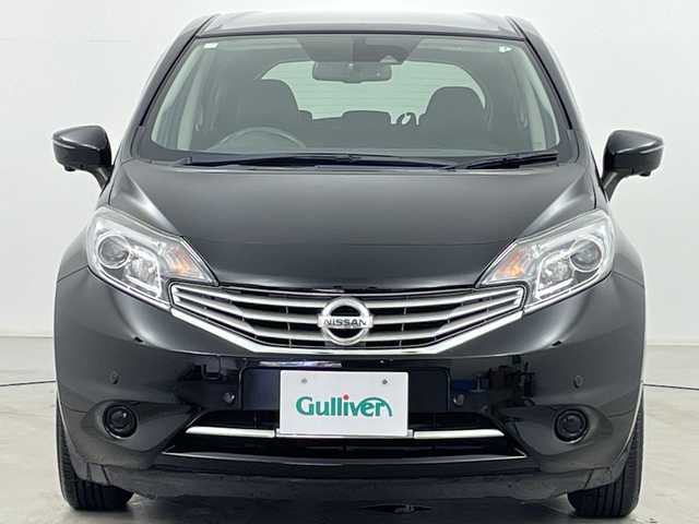 日産 ノート メダリスト X FOUR Vセレ+セーフティⅡ 道央・札幌 2016(平28)年 5.7万km スーパーブラック ・4WD/・純正ナビ&CD&DVD&SD&BT/・全方位/バックカメラ/・衝突被害軽減ブレーキ/・横滑り防止装置/・コーナーセンサー/・レーンキープアシスト/・モニター付きインナーミラー/・純正フロアマット/・ドアバイザー/・プッシュスタート/・LEDヘッドライト/・オートライト/・スマートキー/・取扱説明書