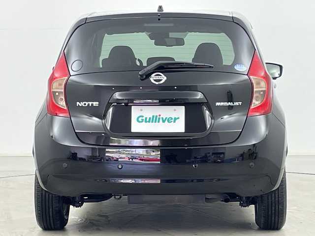 日産 ノート メダリスト X FOUR Vセレ+セーフティⅡ 道央・札幌 2016(平28)年 5.7万km スーパーブラック ・4WD/・純正ナビ&CD&DVD&SD&BT/・全方位/バックカメラ/・衝突被害軽減ブレーキ/・横滑り防止装置/・コーナーセンサー/・レーンキープアシスト/・モニター付きインナーミラー/・純正フロアマット/・ドアバイザー/・プッシュスタート/・LEDヘッドライト/・オートライト/・スマートキー/・取扱説明書