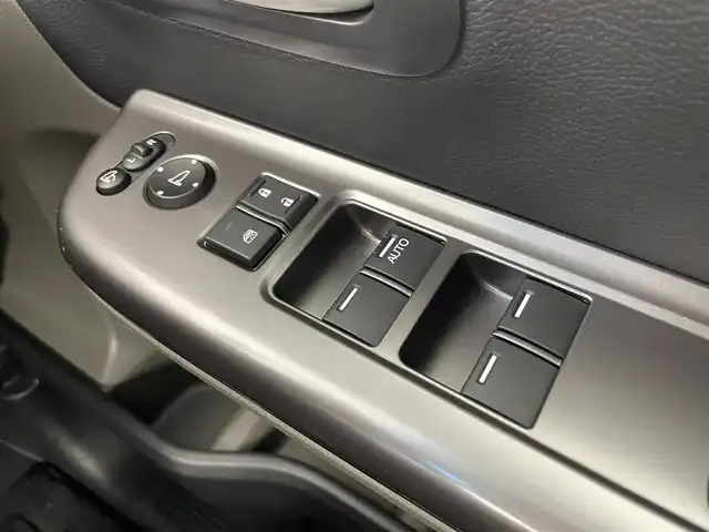 ホンダ フリード ハイブリット EX 大阪府 2018(平30)年 1.2万km ホワイトオーキッドパール ホンダセンシング/　・衝突軽減ブレーキ〈CMBS〉/　・誤発進抑制機能/　・ACC〈アダプティブ・クルーズ・コントロール〉/　・LKAS〈車線維持支援システム〉/　・歩行者事故低減ステアリング/　・路外逸脱抑制機能/　・先行車発進お知らせ機能/　・標識認識機能/純正メモリナビ【CD/DVD/Bluetooth/ワンセグ】/バックカメラ/両側パワースライドドア/ビルトインETC/ハーフレザーシート/シートヒーター/LEDヘッドライト/フォグランプ/コーナーセンサー/スマートキーX2