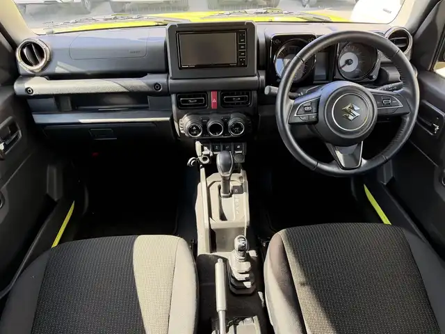 スズキ ジムニー XC 兵庫県 2021(令3)年 1.6万km キネティックイエロー/ブラック パートタイム4WD/社外ナビ(CN-E01WD)/(CD/DVD/SD)/バックカメラ/ETC/衝突軽減ブレーキ/クルーズコントロール/ダウンヒルアシスト/シートヒーター/ステアリングリモコン/電動格納ミラー/スマートキー/純正ドアバイザー/純正フロアマット/純正アルミ16インチ