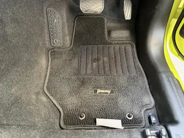 スズキ ジムニー XC 兵庫県 2021(令3)年 1.6万km キネティックイエロー/ブラック パートタイム4WD/社外ナビ(CN-E01WD)/(CD/DVD/SD)/バックカメラ/ETC/衝突軽減ブレーキ/クルーズコントロール/ダウンヒルアシスト/シートヒーター/ステアリングリモコン/電動格納ミラー/スマートキー/純正ドアバイザー/純正フロアマット/純正アルミ16インチ
