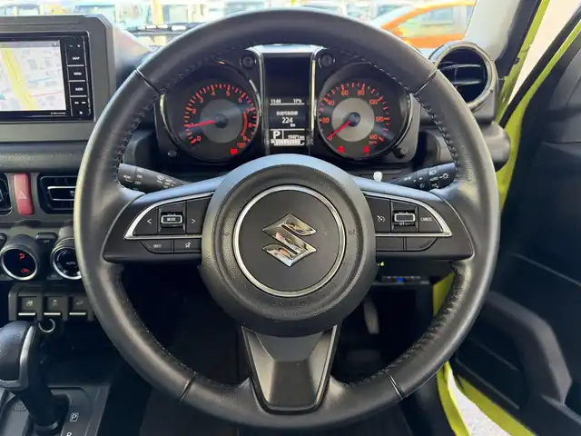 スズキ ジムニー XC 兵庫県 2021(令3)年 1.6万km キネティックイエロー/ブラック パートタイム4WD/社外ナビ(CN-E01WD)/(CD/DVD/SD)/バックカメラ/ETC/衝突軽減ブレーキ/クルーズコントロール/ダウンヒルアシスト/シートヒーター/ステアリングリモコン/電動格納ミラー/スマートキー/純正ドアバイザー/純正フロアマット/純正アルミ16インチ
