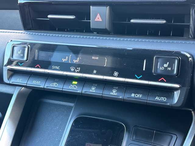 トヨタ ヴォクシー S－Z 埼玉県 2023(令5)年 3.8万km ホワイトパールクリスタルシャイン 純正ナビ　/フルセグ/DVD/CD/BT/HDMI/バックカメラ　/ビルトインＥＴＣ2.0/前後ドライブレコーダー　/両側パワースライドドア　/前席シートヒーター　/ＡＣＣ　/オートライト/オートハイビーム　/横滑り防止/ステアリングスイッチ/電動パーキング/オートホールド　/ＢＳＭ　/クリアランスソナー/アドバンスドライブ　/LDA/PCS/PDA/PCTA/PKSB/RSA/LCA/FCTA/保証書　/取扱説明書