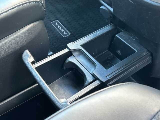 トヨタ ヴォクシー S－Z 埼玉県 2023(令5)年 3.8万km ホワイトパールクリスタルシャイン 純正ナビ　/フルセグ/DVD/CD/BT/HDMI/バックカメラ　/ビルトインＥＴＣ2.0/前後ドライブレコーダー　/両側パワースライドドア　/前席シートヒーター　/ＡＣＣ　/オートライト/オートハイビーム　/横滑り防止/ステアリングスイッチ/電動パーキング/オートホールド　/ＢＳＭ　/クリアランスソナー/アドバンスドライブ　/LDA/PCS/PDA/PCTA/PKSB/RSA/LCA/FCTA/保証書　/取扱説明書