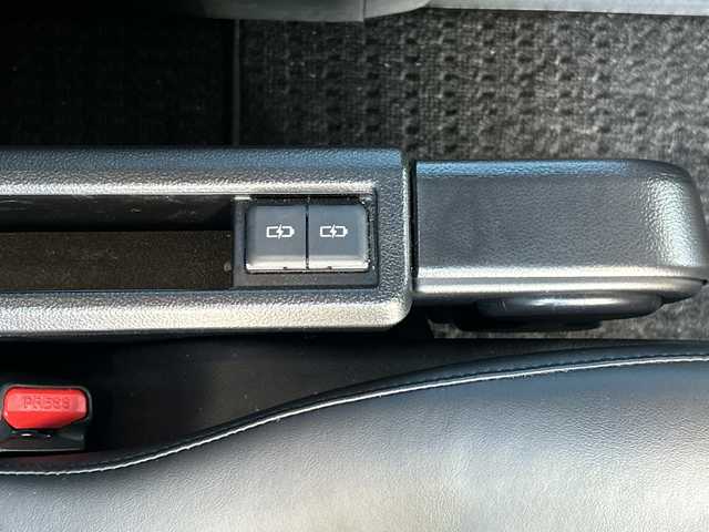 トヨタ ヴォクシー S－Z 埼玉県 2023(令5)年 3.8万km ホワイトパールクリスタルシャイン 純正ナビ　/フルセグ/DVD/CD/BT/HDMI/バックカメラ　/ビルトインＥＴＣ2.0/前後ドライブレコーダー　/両側パワースライドドア　/前席シートヒーター　/ＡＣＣ　/オートライト/オートハイビーム　/横滑り防止/ステアリングスイッチ/電動パーキング/オートホールド　/ＢＳＭ　/クリアランスソナー/アドバンスドライブ　/LDA/PCS/PDA/PCTA/PKSB/RSA/LCA/FCTA/保証書　/取扱説明書