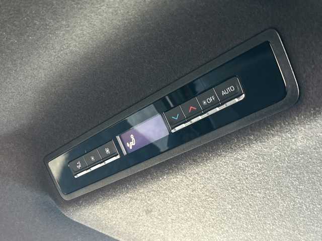 トヨタ ヴォクシー S－Z 埼玉県 2023(令5)年 3.8万km ホワイトパールクリスタルシャイン 純正ナビ　/フルセグ/DVD/CD/BT/HDMI/バックカメラ　/ビルトインＥＴＣ2.0/前後ドライブレコーダー　/両側パワースライドドア　/前席シートヒーター　/ＡＣＣ　/オートライト/オートハイビーム　/横滑り防止/ステアリングスイッチ/電動パーキング/オートホールド　/ＢＳＭ　/クリアランスソナー/アドバンスドライブ　/LDA/PCS/PDA/PCTA/PKSB/RSA/LCA/FCTA/保証書　/取扱説明書