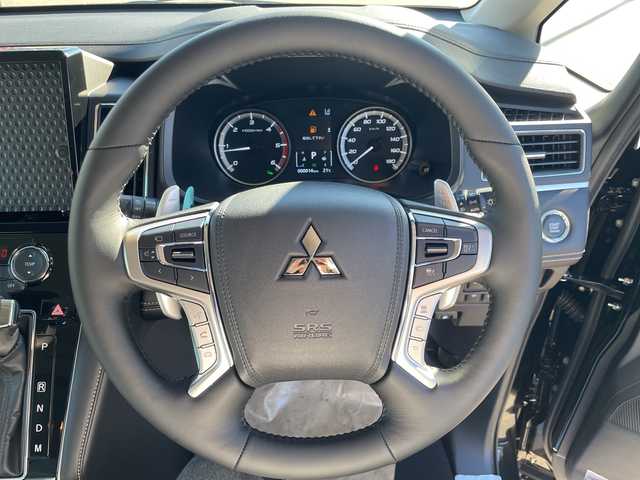 三菱 デリカＤ：５ シャモニー 石川県 2025(令7)年 0.1千km 黒Ⅱ 登録未使用車/禁煙車/4WD/e-Assist/アラウンドビューモニター/両側パワースライドドア/パワーバックドア/レーダークルーズコントロール/LEDオートライト/オートマチックハイビーム/ハーフレザーシート/前席シートヒーター/純正18インチアルミホイール/パドルシフト/アイドリングストップ/ステアリングヒーター/スペアキー/スマートキー