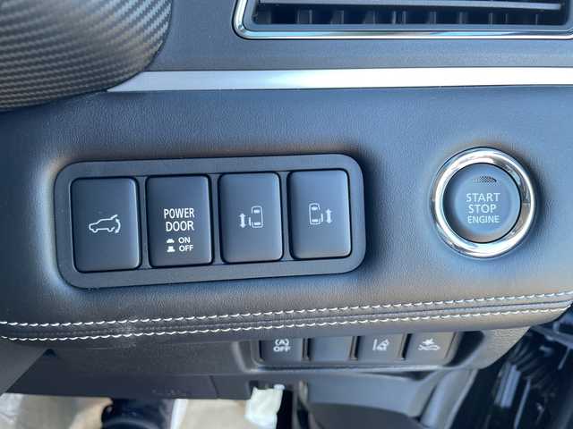 三菱 デリカＤ：５ シャモニー 石川県 2025(令7)年 0.1千km 黒Ⅱ 登録未使用車/禁煙車/4WD/e-Assist/アラウンドビューモニター/両側パワースライドドア/パワーバックドア/レーダークルーズコントロール/LEDオートライト/オートマチックハイビーム/ハーフレザーシート/前席シートヒーター/純正18インチアルミホイール/パドルシフト/アイドリングストップ/ステアリングヒーター/スペアキー/スマートキー