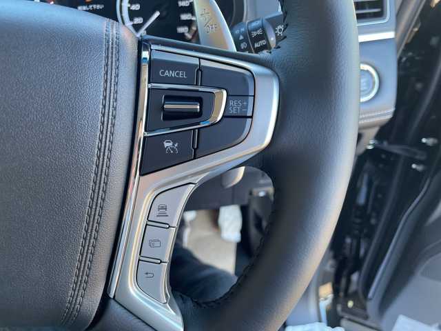 三菱 デリカＤ：５ シャモニー 石川県 2025(令7)年 0.1千km 黒Ⅱ 登録未使用車/禁煙車/4WD/e-Assist/アラウンドビューモニター/両側パワースライドドア/パワーバックドア/レーダークルーズコントロール/LEDオートライト/オートマチックハイビーム/ハーフレザーシート/前席シートヒーター/純正18インチアルミホイール/パドルシフト/アイドリングストップ/ステアリングヒーター/スペアキー/スマートキー