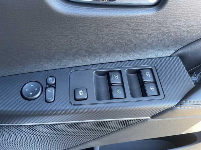 三菱 デリカＤ：５ シャモニー 石川県 2025(令7)年 0.1千km 黒Ⅱ 登録未使用車/禁煙車/4WD/e-Assist/アラウンドビューモニター/両側パワースライドドア/パワーバックドア/レーダークルーズコントロール/LEDオートライト/オートマチックハイビーム/ハーフレザーシート/前席シートヒーター/純正18インチアルミホイール/パドルシフト/アイドリングストップ/ステアリングヒーター/スペアキー/スマートキー