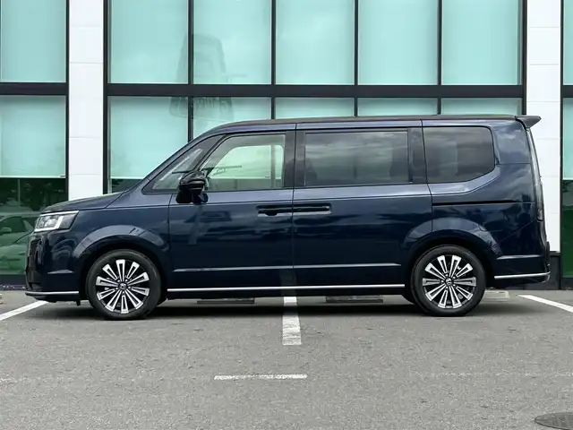 ホンダ ステップワゴン スパーダ eHEV プレミアムライン 和歌山県 2023(令5)年 3.7万km ミッドナイトブルービームM 純正ナビ/フルセグTV/(AM/FM/CD/DVD/USB/Bluetooth)/全方位カメラ/衝突軽減ブレーキ/横滑り防止機能/レーダークルコン/コーナーセンサー/減速セレクター/両側パワースライドドア/シートヒーター/LEDヘッドライト/オートライト/オートマチックハイビーム/アダプティブドライビングビーム/パワーバックドア/2列目オットマン/純正AW