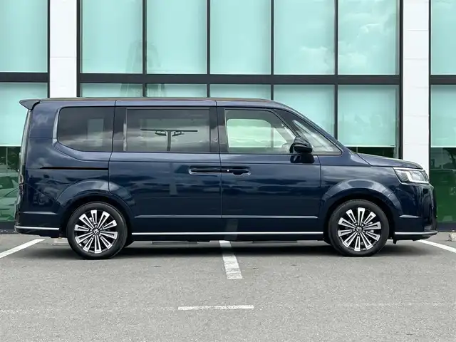 ホンダ ステップワゴン スパーダ eHEV プレミアムライン 和歌山県 2023(令5)年 3.7万km ミッドナイトブルービームM 純正ナビ/フルセグTV/(AM/FM/CD/DVD/USB/Bluetooth)/全方位カメラ/衝突軽減ブレーキ/横滑り防止機能/レーダークルコン/コーナーセンサー/減速セレクター/両側パワースライドドア/シートヒーター/LEDヘッドライト/オートライト/オートマチックハイビーム/アダプティブドライビングビーム/パワーバックドア/2列目オットマン/純正AW