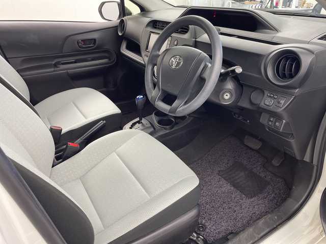 トヨタ アクア L 岐阜県 2020(令2)年 4.6万km スーパーホワイトⅡ トヨタセーフティセンス/プリクラッシュセーフティ/レーンディパーチャーアラート/オートハイビーム/純正SDナビ/ワンセグ/BT/CD/ビルトインETC/純正ドライブレコーダー/純正フロアマット/ドアバイザー