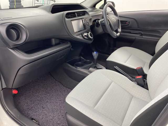 トヨタ アクア L 岐阜県 2020(令2)年 4.6万km スーパーホワイトⅡ トヨタセーフティセンス/プリクラッシュセーフティ/レーンディパーチャーアラート/オートハイビーム/純正SDナビ/ワンセグ/BT/CD/ビルトインETC/純正ドライブレコーダー/純正フロアマット/ドアバイザー