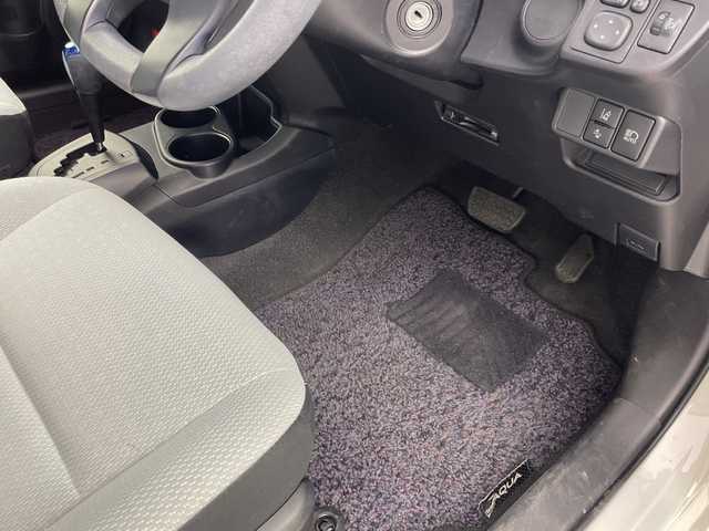 トヨタ アクア L 岐阜県 2020(令2)年 4.6万km スーパーホワイトⅡ トヨタセーフティセンス/プリクラッシュセーフティ/レーンディパーチャーアラート/オートハイビーム/純正SDナビ/ワンセグ/BT/CD/ビルトインETC/純正ドライブレコーダー/純正フロアマット/ドアバイザー