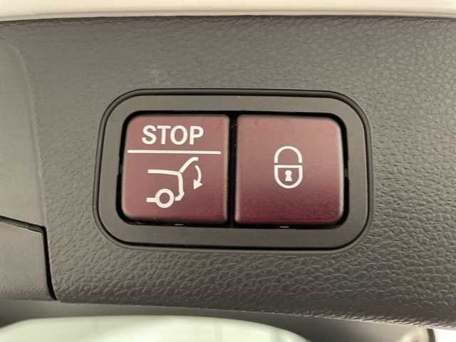 メルセデス・ベンツ Ｃ２００ 4マチック SW スポーツ本革 新潟県 2018(平30)年 4.1万km ダイヤモンドホワイト オプション装備/レーダーセーフティパッケージ/・アクティブブレーキアシスト（歩行者検知機能付）/・リアCPA（被害軽減ブレーキ付後方衝突軽減システム）/・PRE-SAFE/・アクティブレーンキーピングアシスト/・アクティブブラインドスポットアシスト/・ディスタンスパイロットディストロニック/・ステアリングパイロット/・チャイルドセーフティシートセンサー（助手席）/標準装備/純正ナビ（フルセグTV、CD、ミュージックサーバー、Bluetooth、USB）/バックカメラ/LEDヘッドライト、LEDリヤコンビネーションランプ/純正１８インチアルミ/本革シート/シートヒーター/パワーシート/アンビエントライト/純正フロアマット