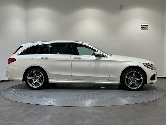 メルセデス・ベンツ Ｃ２００ 4マチック SW スポーツ本革 新潟県 2018(平30)年 4.1万km ダイヤモンドホワイト オプション装備/レーダーセーフティパッケージ/・アクティブブレーキアシスト（歩行者検知機能付）/・リアCPA（被害軽減ブレーキ付後方衝突軽減システム）/・PRE-SAFE/・アクティブレーンキーピングアシスト/・アクティブブラインドスポットアシスト/・ディスタンスパイロットディストロニック/・ステアリングパイロット/・チャイルドセーフティシートセンサー（助手席）/標準装備/純正ナビ（フルセグTV、CD、ミュージックサーバー、Bluetooth、USB）/バックカメラ/LEDヘッドライト、LEDリヤコンビネーションランプ/純正１８インチアルミ/本革シート/シートヒーター/パワーシート/アンビエントライト/純正フロアマット