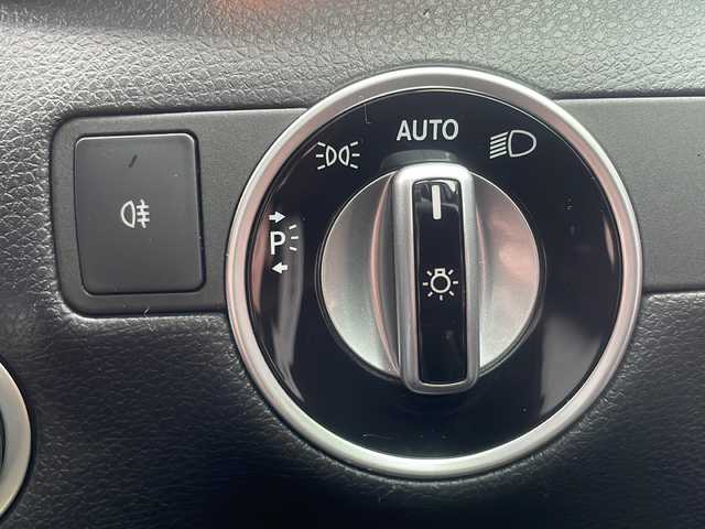 メルセデス・ベンツ Ｂ１８０ 大阪府 2019(平31)年 7.1万km 黒 ワンオーナー/純正ナビ/BTオーディオ/フルセグテレビ/バックカメラ/前席シートヒーター/D席パワーシート/パドルシフト/LEDヘッドライト/オートライト/ステアリングスイッチ/純正ラバーマット/純正18インチAW/ETC/スマートキープッシュスタート/スペアキー