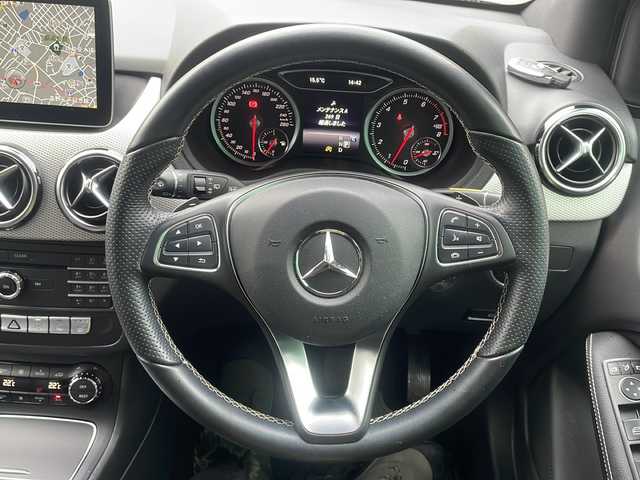 メルセデス・ベンツ Ｂ１８０ 大阪府 2019(平31)年 7.1万km 黒 ワンオーナー/純正ナビ/BTオーディオ/フルセグテレビ/バックカメラ/前席シートヒーター/D席パワーシート/パドルシフト/LEDヘッドライト/オートライト/ステアリングスイッチ/純正ラバーマット/純正18インチAW/ETC/スマートキープッシュスタート/スペアキー