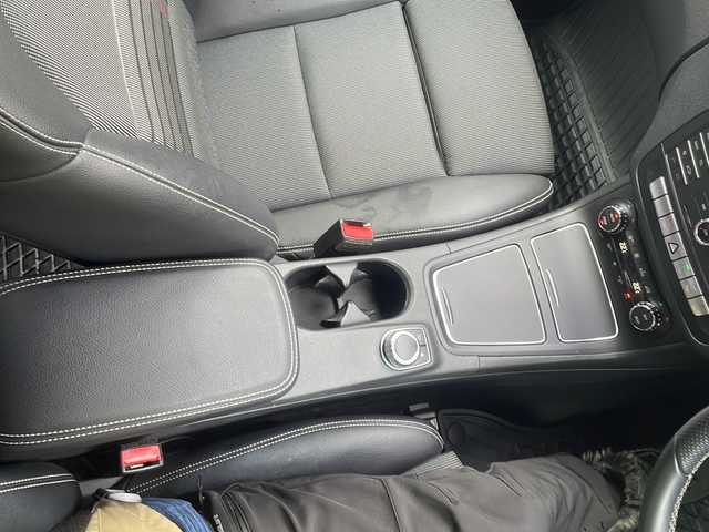 メルセデス・ベンツ Ｂ１８０ 大阪府 2019(平31)年 7.1万km 黒 ワンオーナー/純正ナビ/BTオーディオ/フルセグテレビ/バックカメラ/前席シートヒーター/D席パワーシート/パドルシフト/LEDヘッドライト/オートライト/ステアリングスイッチ/純正ラバーマット/純正18インチAW/ETC/スマートキープッシュスタート/スペアキー