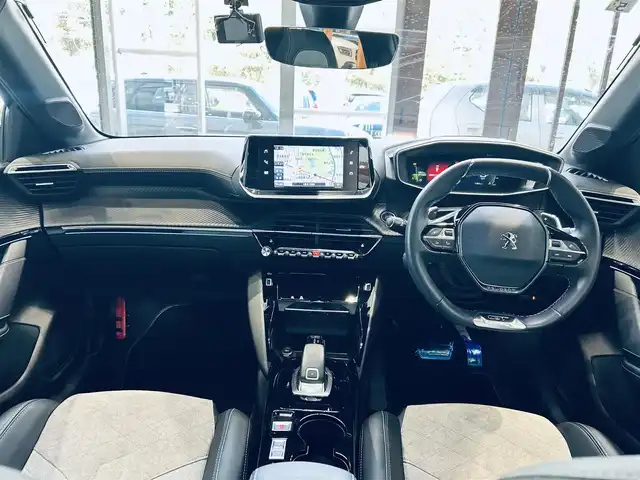 プジョー プジョー ２０８ GT 大阪府 2021(令3)年 0.8万km ペルラネラブラック ワンオーナー/ガラスルーフ/ACC/純正ナビ/TV/バックカメラ/applecarplay/純正17インチAW/LEDヘッドライト/ワイヤレス充電/ブラインドスポット/クリアランスソナー/ハーフ革/シートヒーター