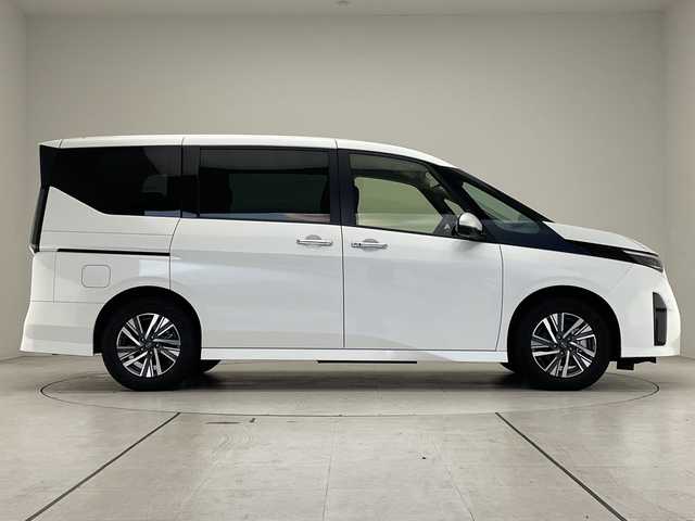 日産 セレナ e－パワー ハイウェイスター V 愛知県 2023(令5)年 3.1万km プリズムホワイト プロパイロット/純正12.3型ディスプレイオーディオナビ/フリップダウンモニター/全方位カメラ/両側パワースライドドア/ハンズフリースライドドア/コーナーセンサー/純正アルミホイール/ETC2.0/LEDヘッドライト/インテリジェントミラー/リアオートエアコン/レーンキープアシスト/オートマチックハイビーム/ワイヤレス充電機/ドライブレコーダー/衝突軽減システム/フルセグ/Bluetooth/ステアリングスイッチ/スマートキー/プッシュスタート