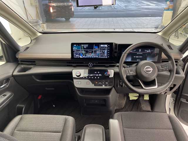 日産 セレナ e－パワー ハイウェイスター V 愛知県 2023(令5)年 3.1万km プリズムホワイト プロパイロット/純正12.3型ディスプレイオーディオナビ/フリップダウンモニター/全方位カメラ/両側パワースライドドア/ハンズフリースライドドア/コーナーセンサー/純正アルミホイール/ETC2.0/LEDヘッドライト/インテリジェントミラー/リアオートエアコン/レーンキープアシスト/オートマチックハイビーム/ワイヤレス充電機/ドライブレコーダー/衝突軽減システム/フルセグ/Bluetooth/ステアリングスイッチ/スマートキー/プッシュスタート